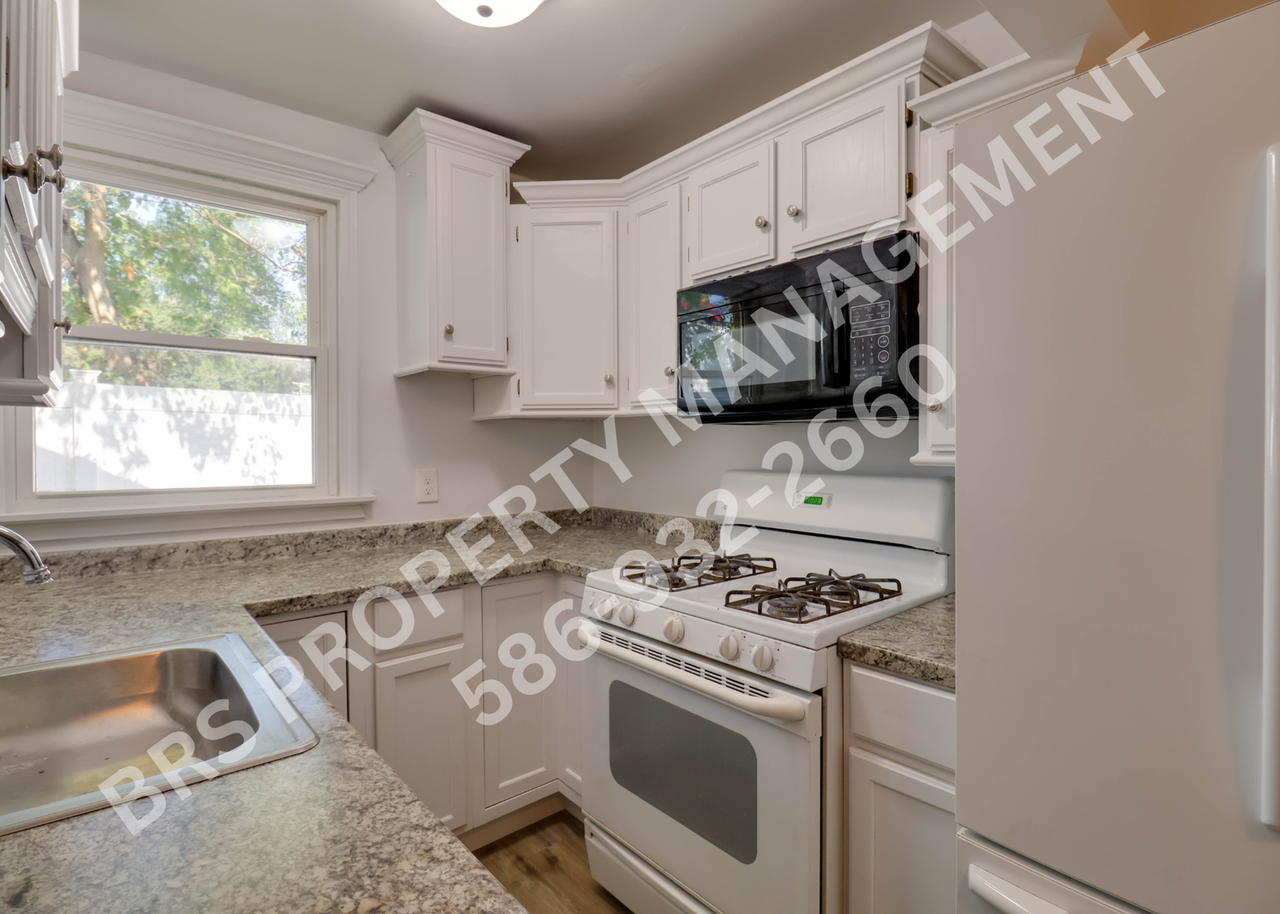 24120 Oxford St - Photo 6 of 12