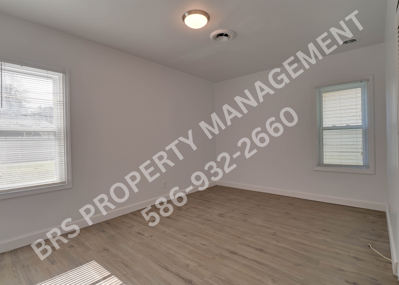 24120 Oxford St - Photo 7 of 12