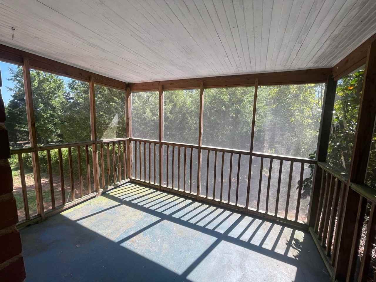 555 Morton Ave - Photo 4 of 14