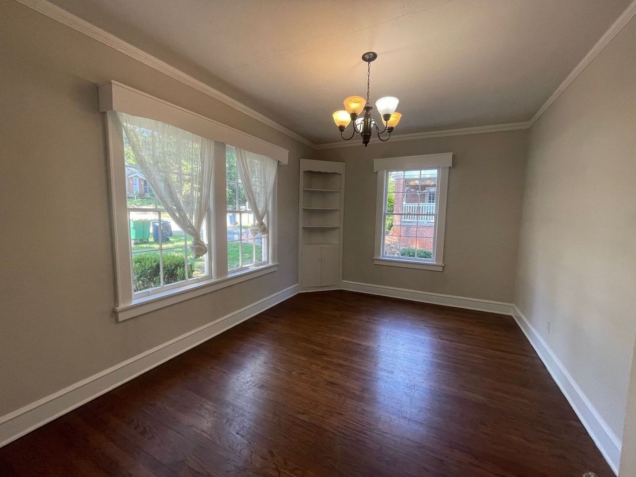 555 Morton Ave - Photo 7 of 14