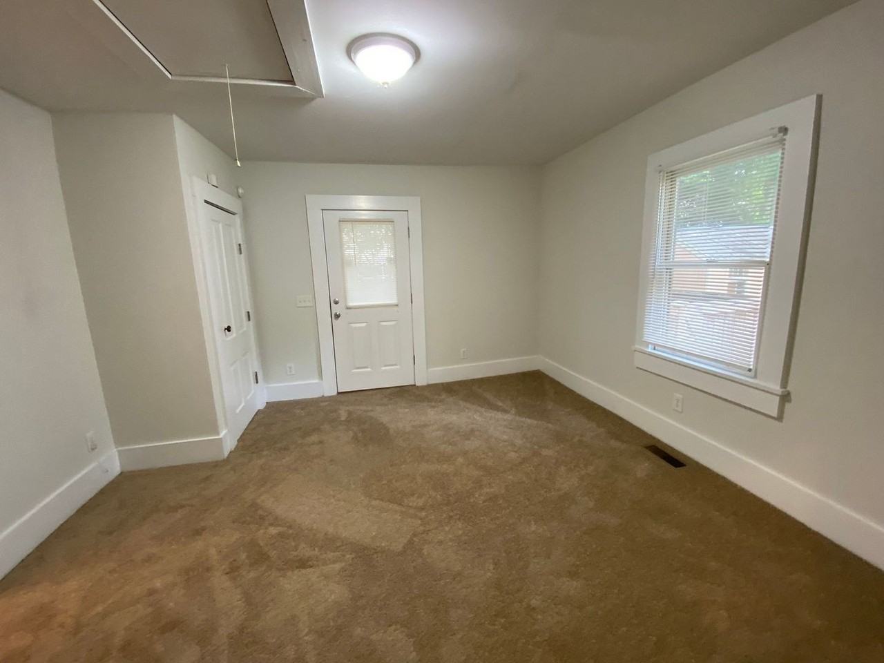 229 S Rocksprings St - Photo 7 of 9