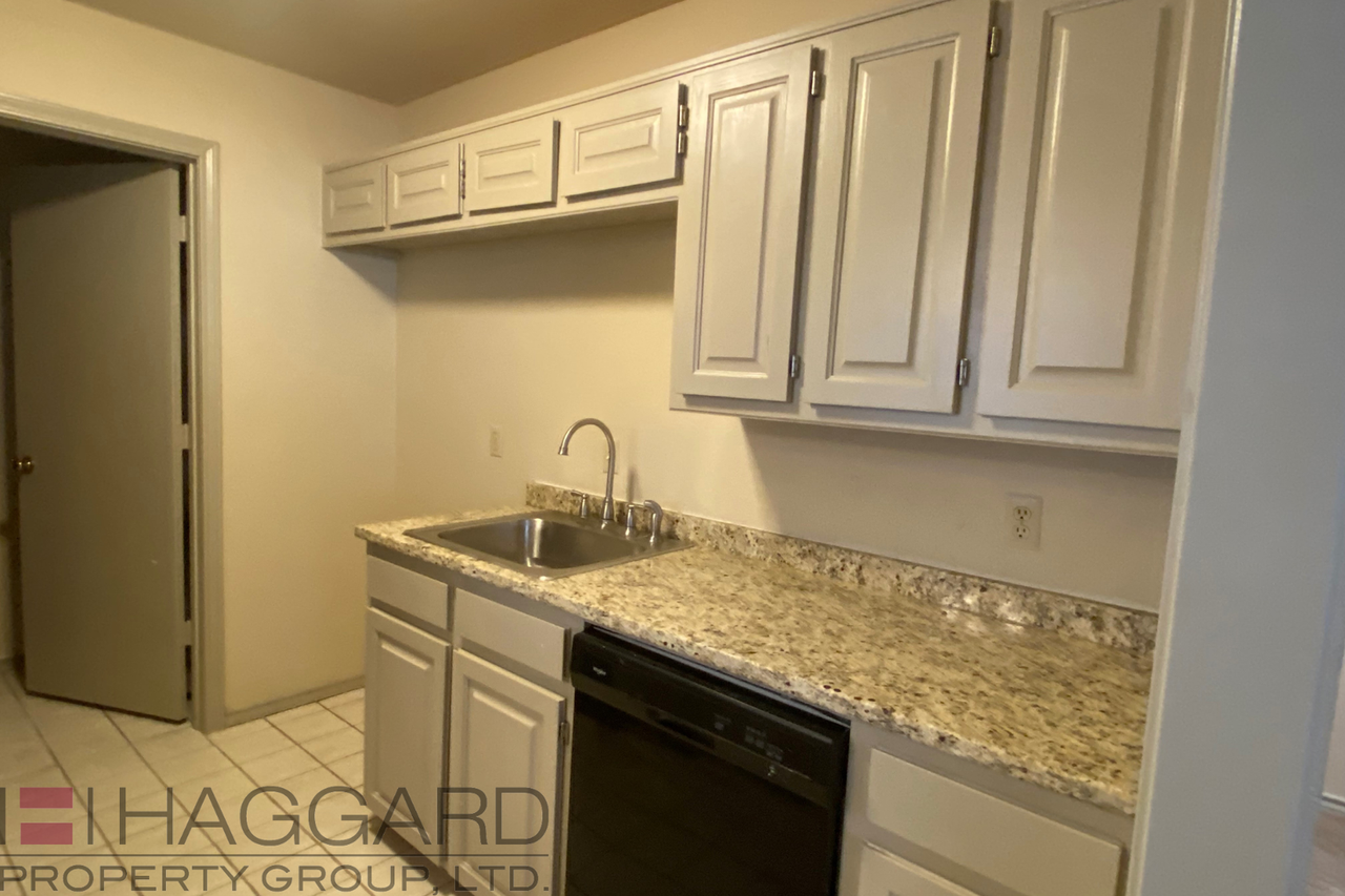 9291 Glendale - Photo 6 of 17