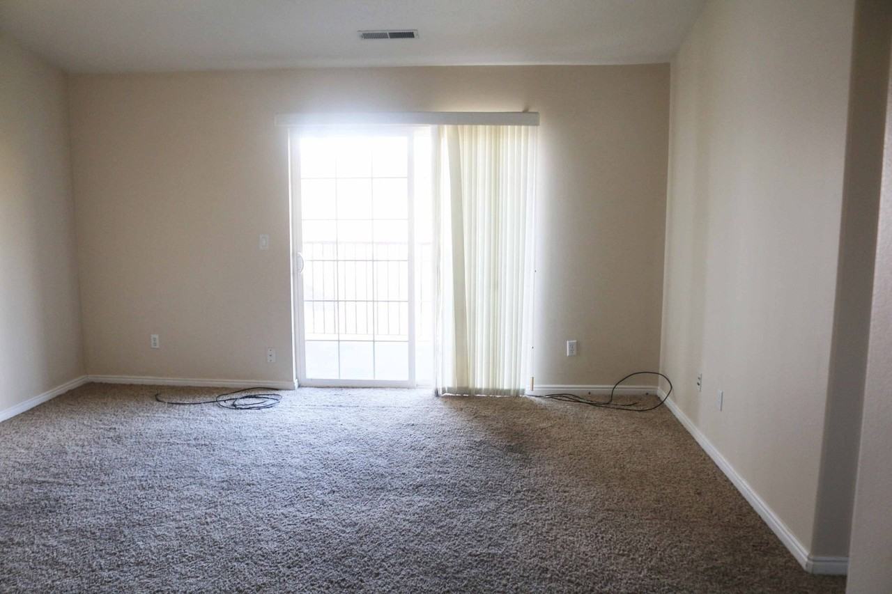 1574 Westbury Way #I - Photo 4 of 10
