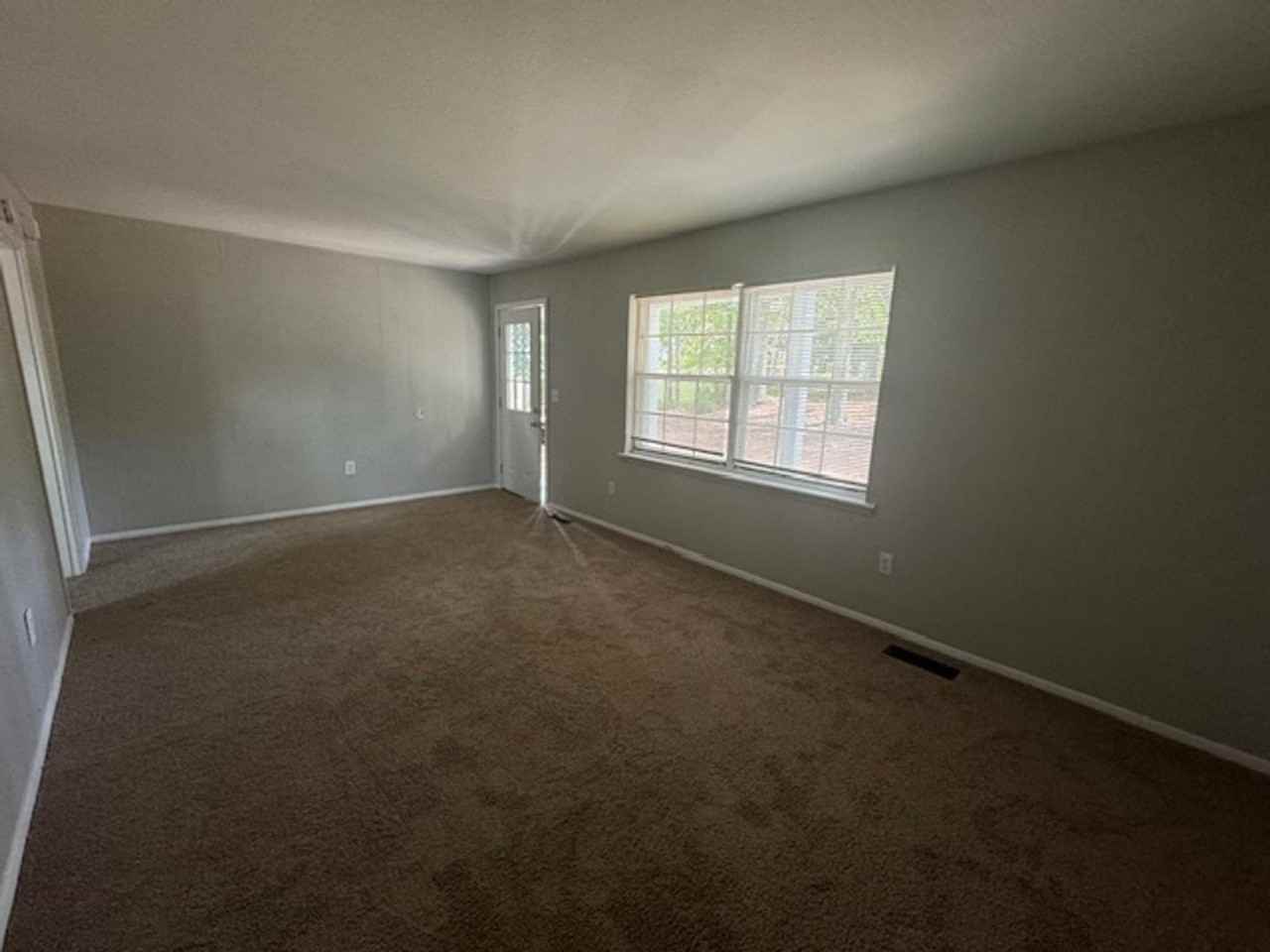 120 Collier St - Photo 2 of 6