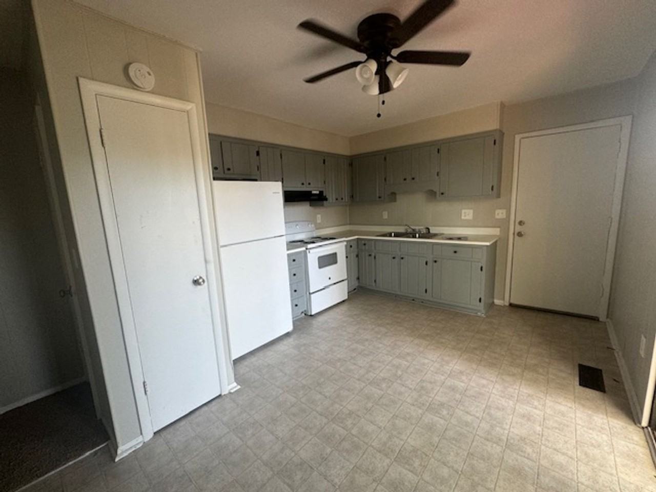 120 Collier St - Photo 3 of 6