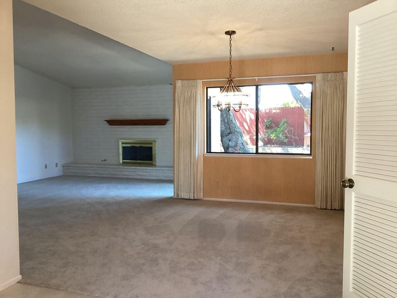 4256 Vanguard Dr - Photo 3 of 11