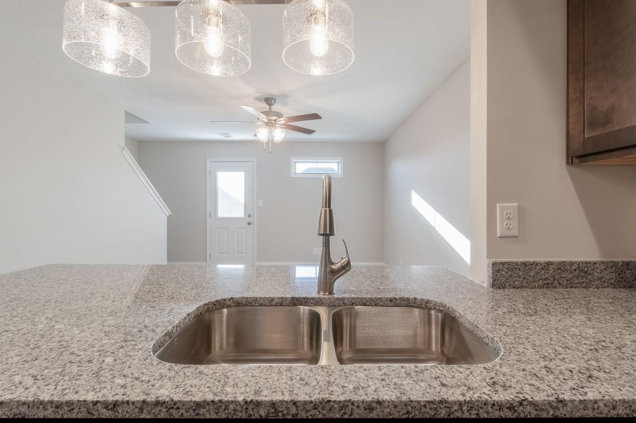 1000 Henry Place Blvd - Photo 7 of 24
