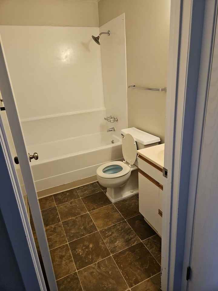 947 Maple St - Photo 6 of 8