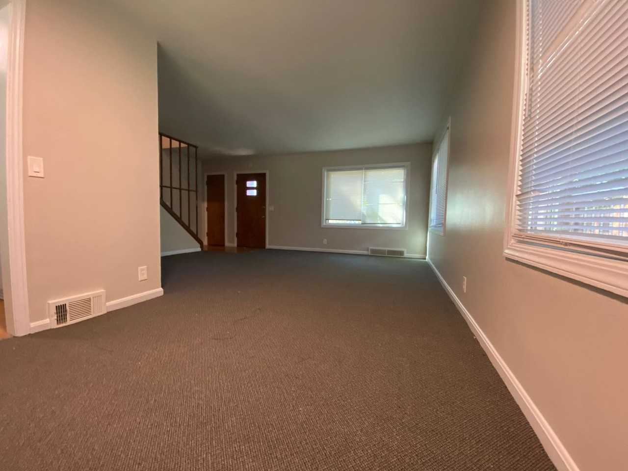 2509 Portage St - Photo 3 of 12