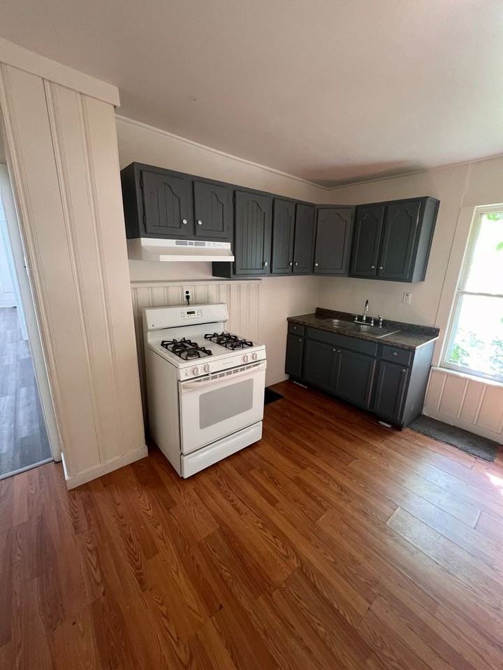 3204 W 71st St - Photo 2 of 5