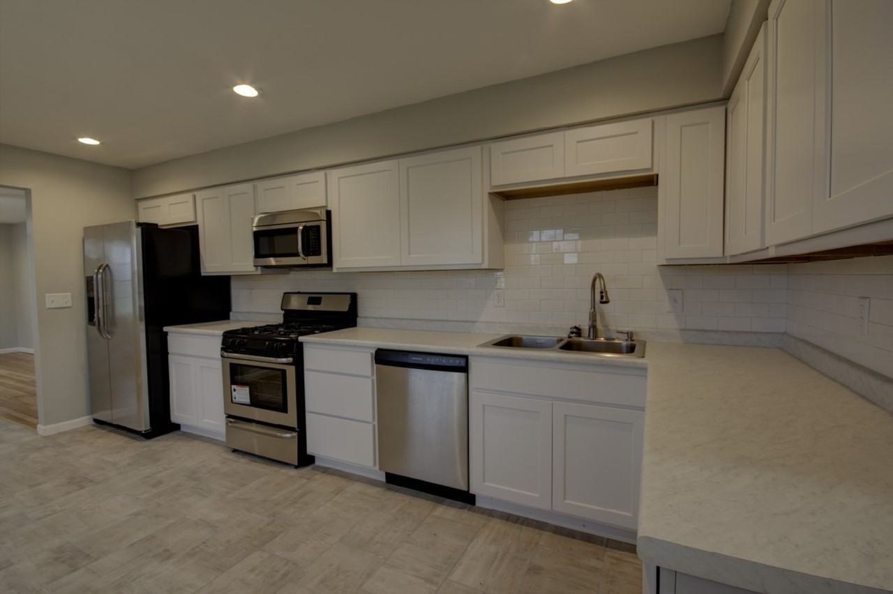5125 W 49th St - Photo 3 of 24