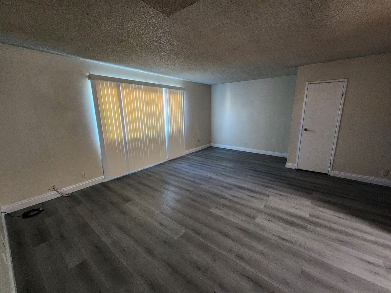 225 E Foster Ave #2 - Photo 5 of 18