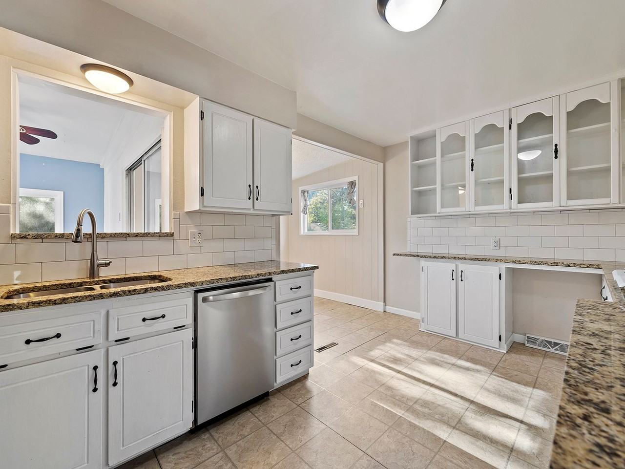 417 N Roosevelt Ave - Photo 5 of 20