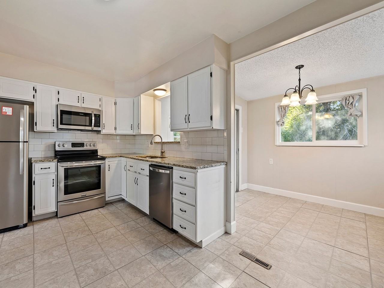 417 N Roosevelt Ave - Photo 6 of 20