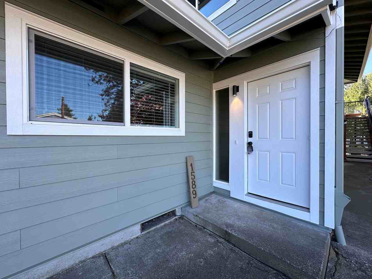 1589 Ne Kane Dr - Photo 3 of 17