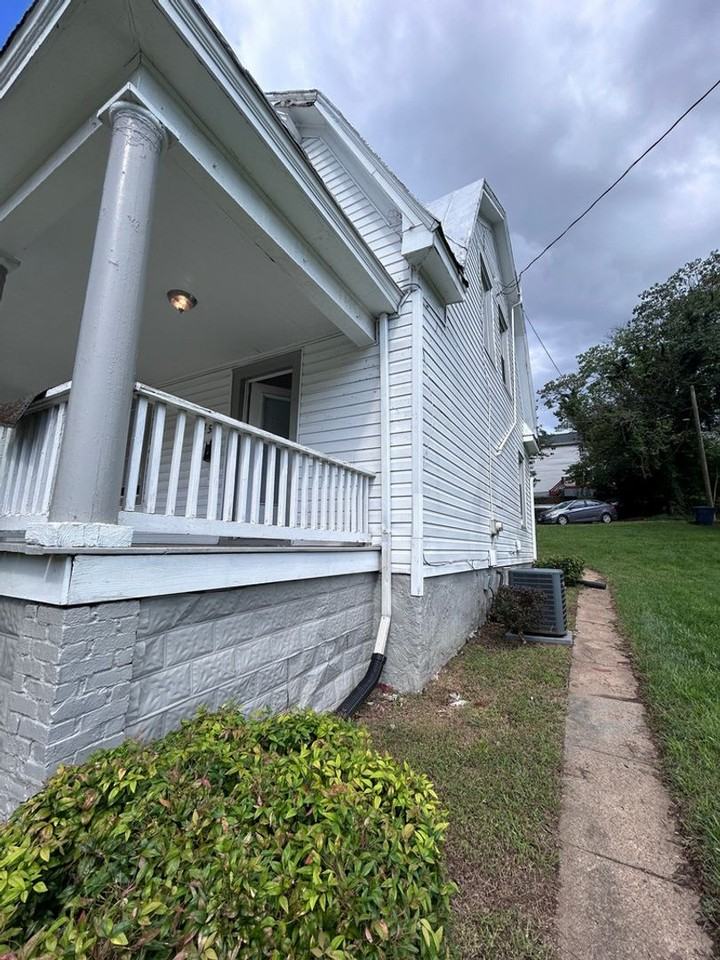 2115 Salem Tpke Nw - Photo 2 of 44