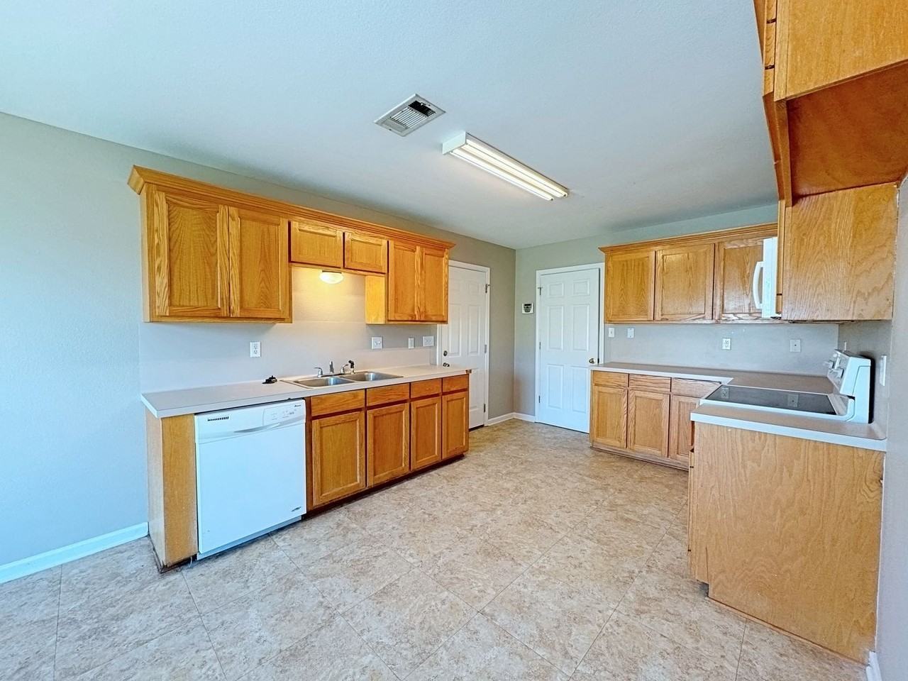 36063 Raleigh Dr - Photo 2 of 28