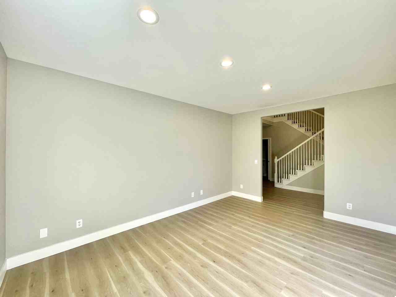 11217 Ne 117th St - Photo 3 of 25