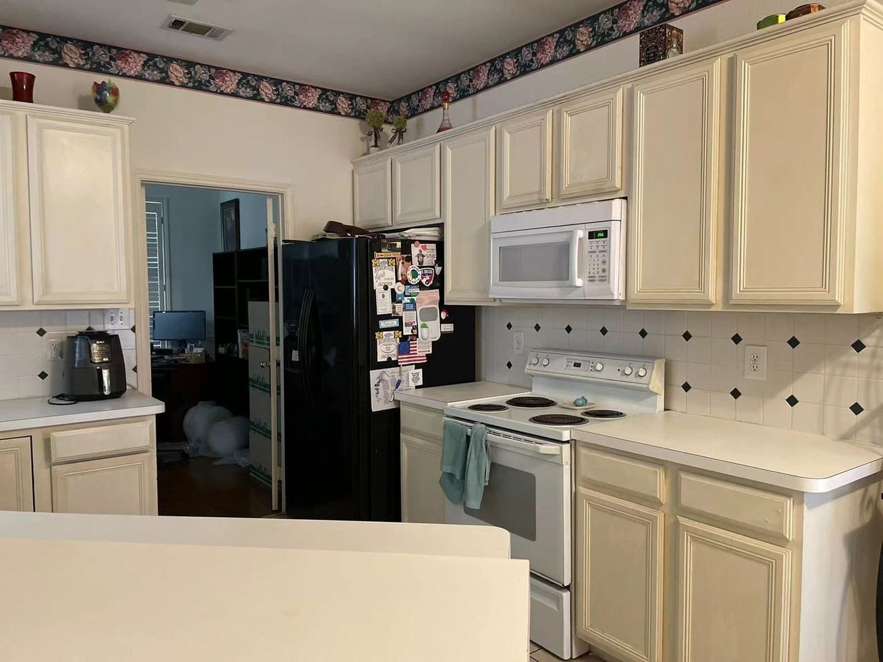 4108 Hedgerow Dr - Photo 4 of 10