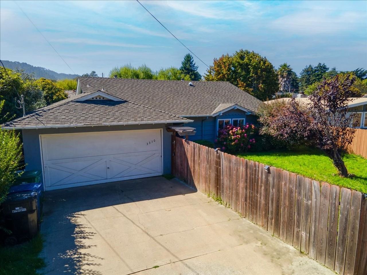 3310 Rio Rd - Photo 2 of 25