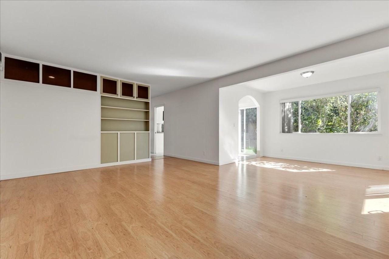 3310 Rio Rd - Photo 4 of 25