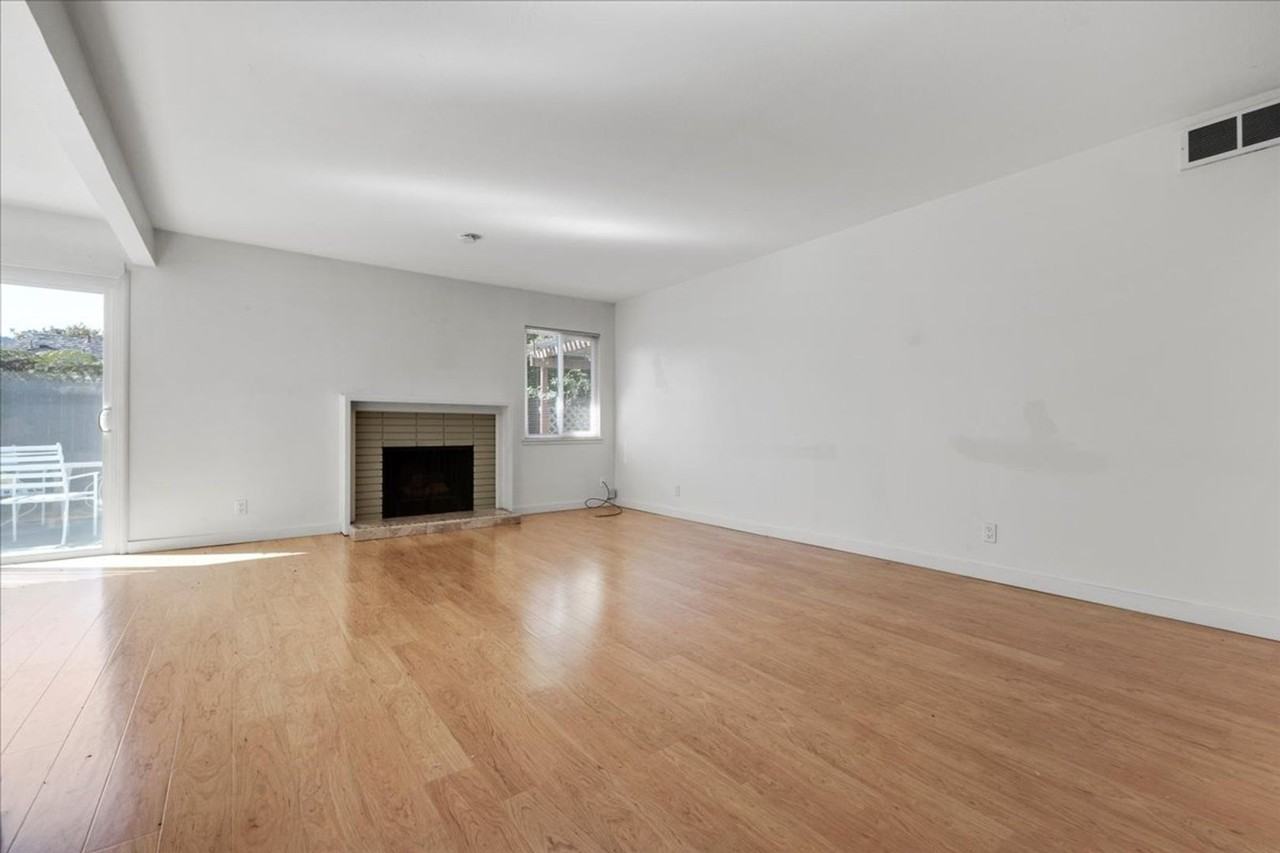3310 Rio Rd - Photo 5 of 25