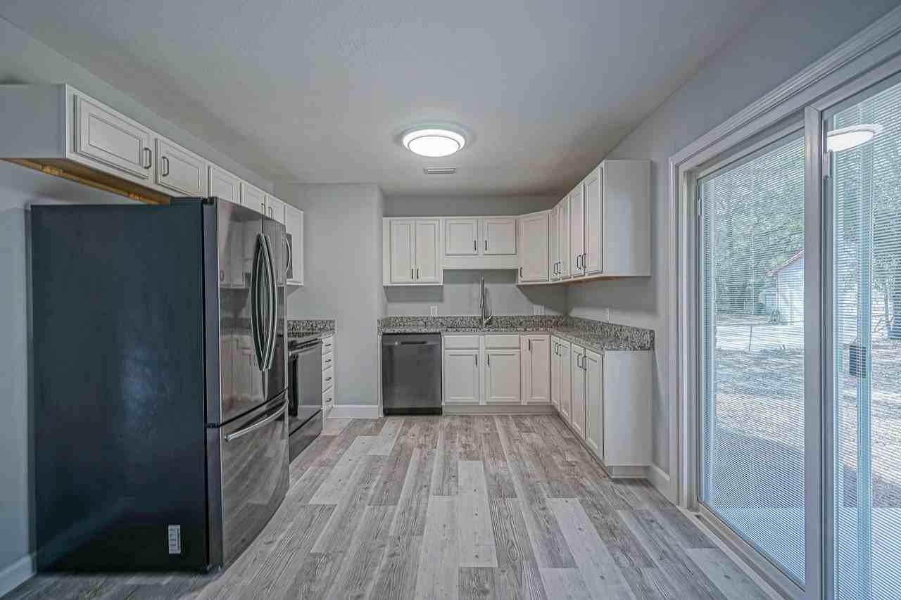 59 Jackson Ave - Photo 2 of 16