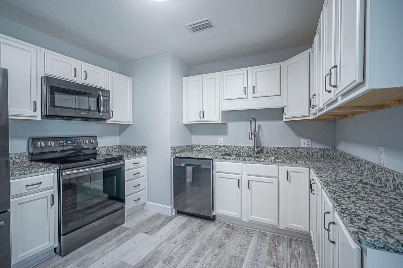 59 Jackson Ave - Photo 3 of 16