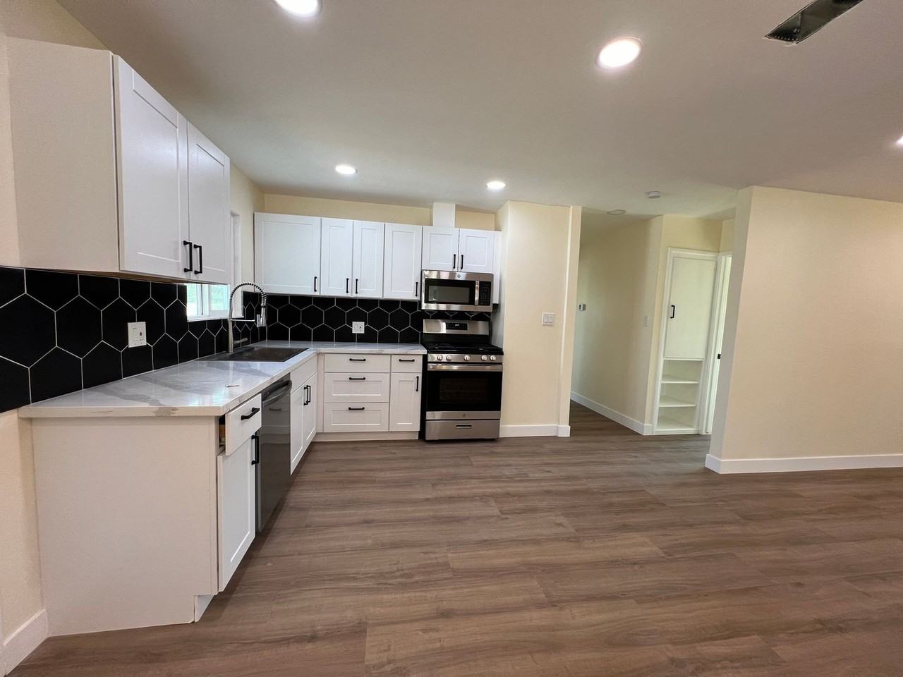 4220 26th Ave - Photo 2 of 12