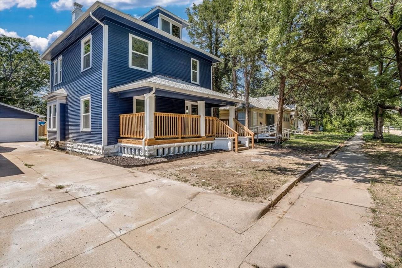 1227 N Lewellen St - Photo 4 of 30