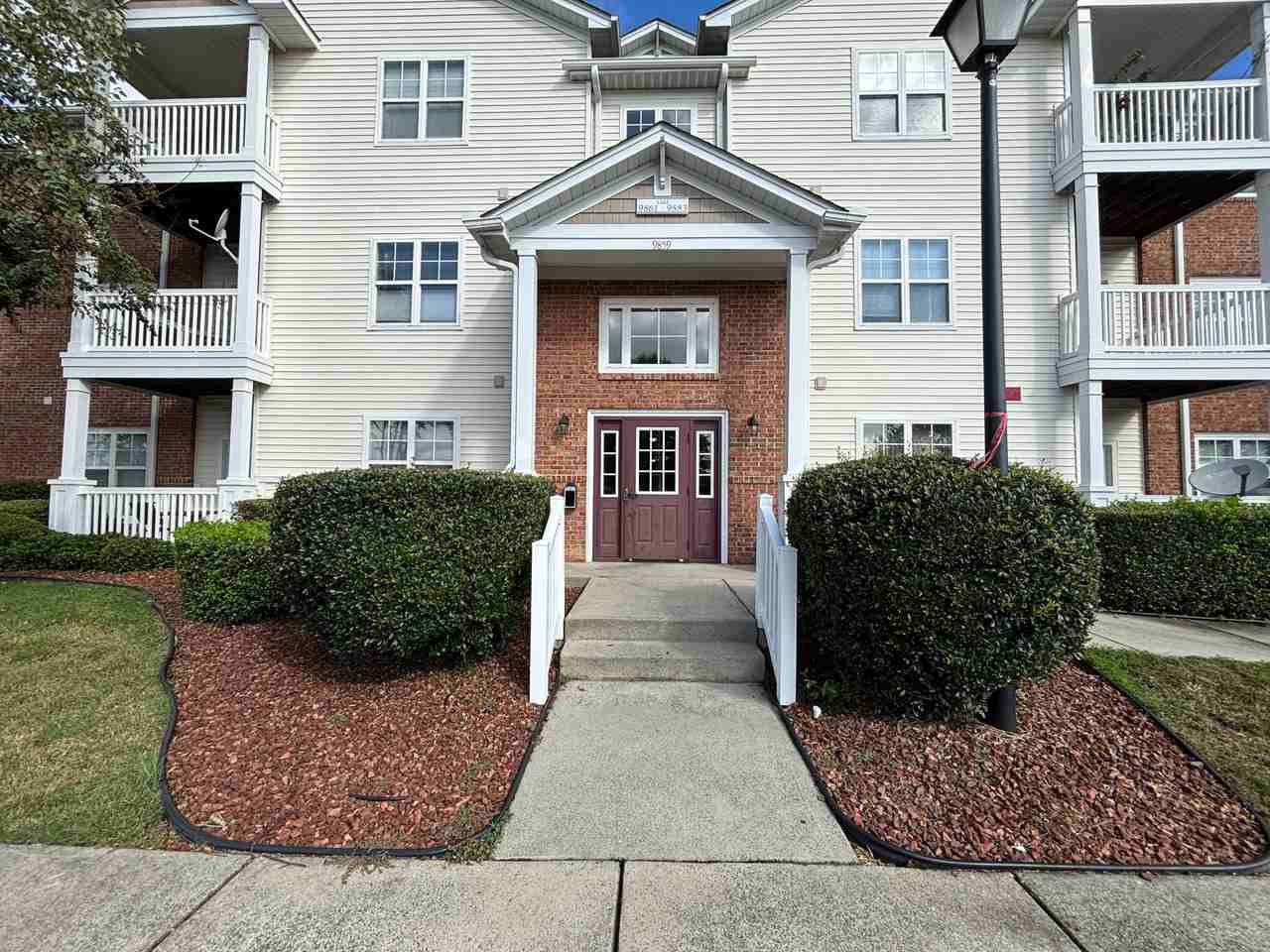 9867 Hyde Glen Ct - Photo 2 of 38