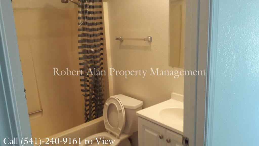 713 Se 7th St - Photo 5 of 5