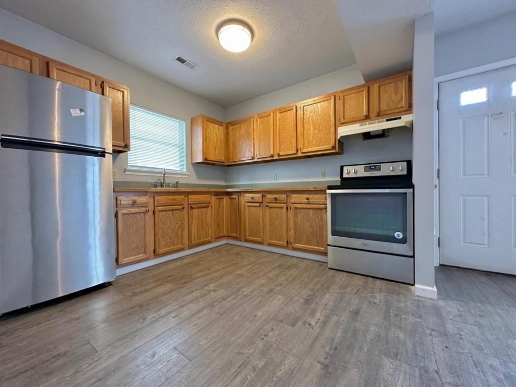 561 Sherman St - Photo 7 of 19