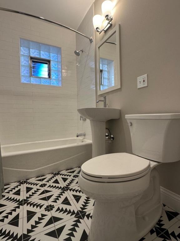 6556 S Fairfield Ave Apt 1 - Photo 6 of 7