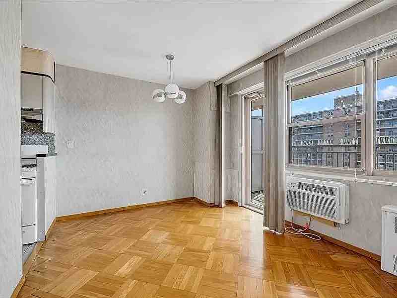 464 Neptune Ave - Photo 3 of 11