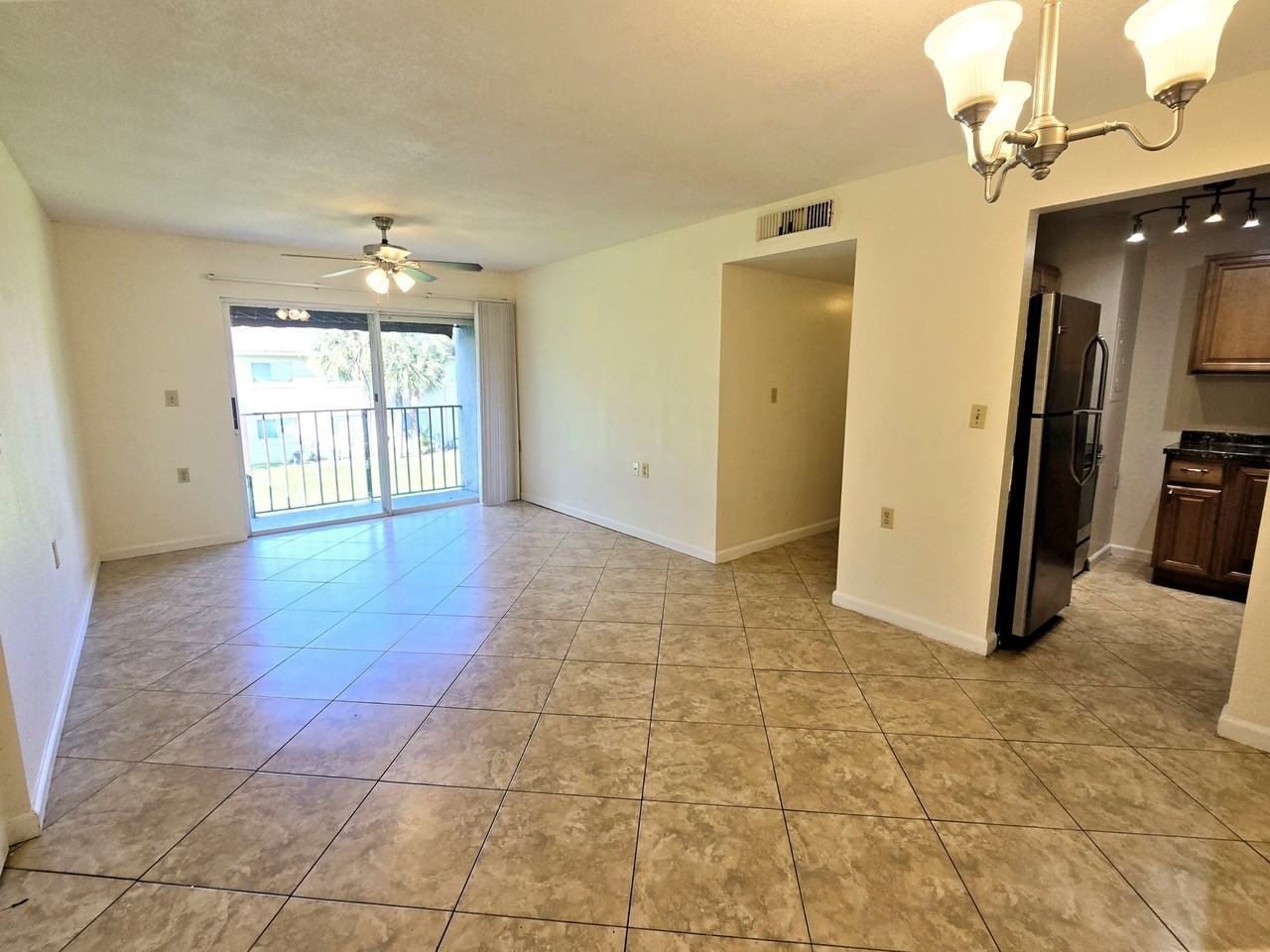 1141 Lake Victoria Dr #G