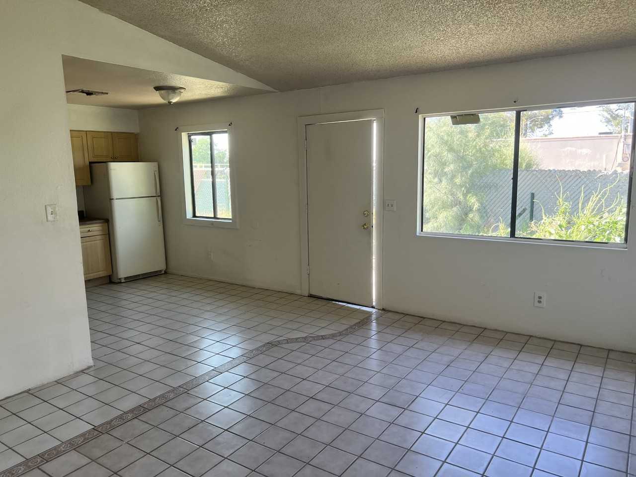 1513 N Riverview Blvd - Photo 2 of 6