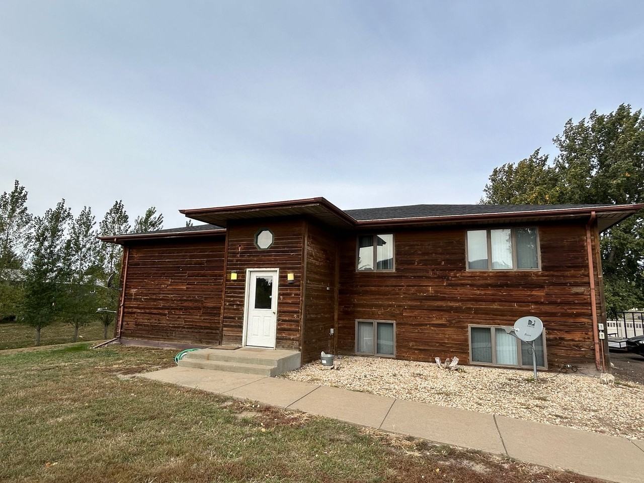 669 7th St SW - Photo 2 of 9