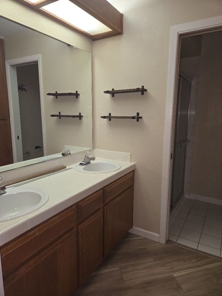 1315 Hawthorne Ct - Photo 3 of 36