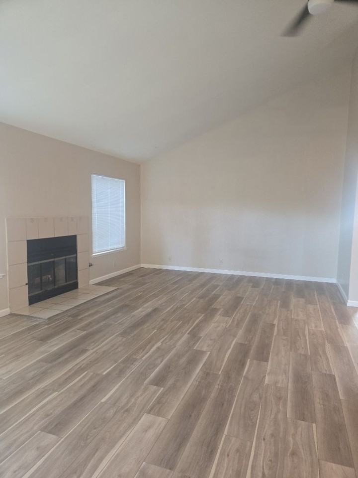 1315 Hawthorne Ct - Photo 4 of 36