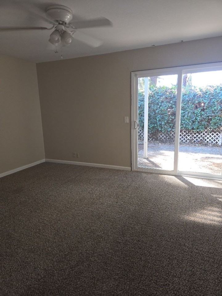 1315 Hawthorne Ct - Photo 6 of 36