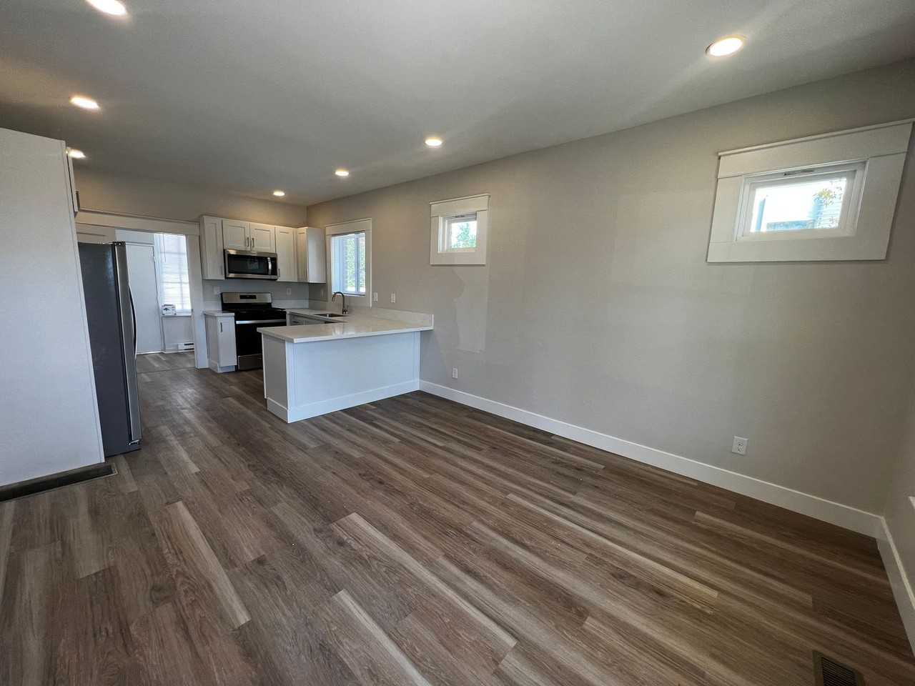 845 W 7th St - Photo 6 of 23