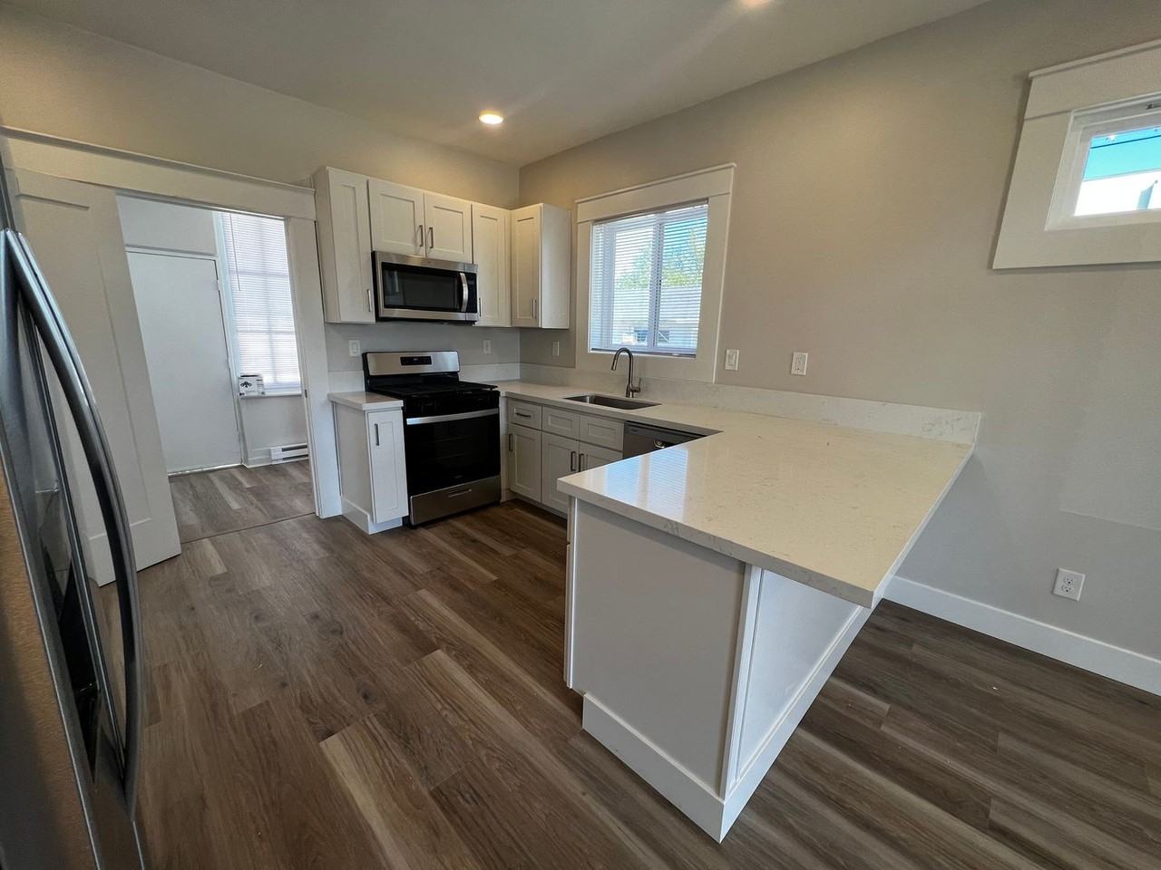 845 W 7th St - Photo 7 of 23