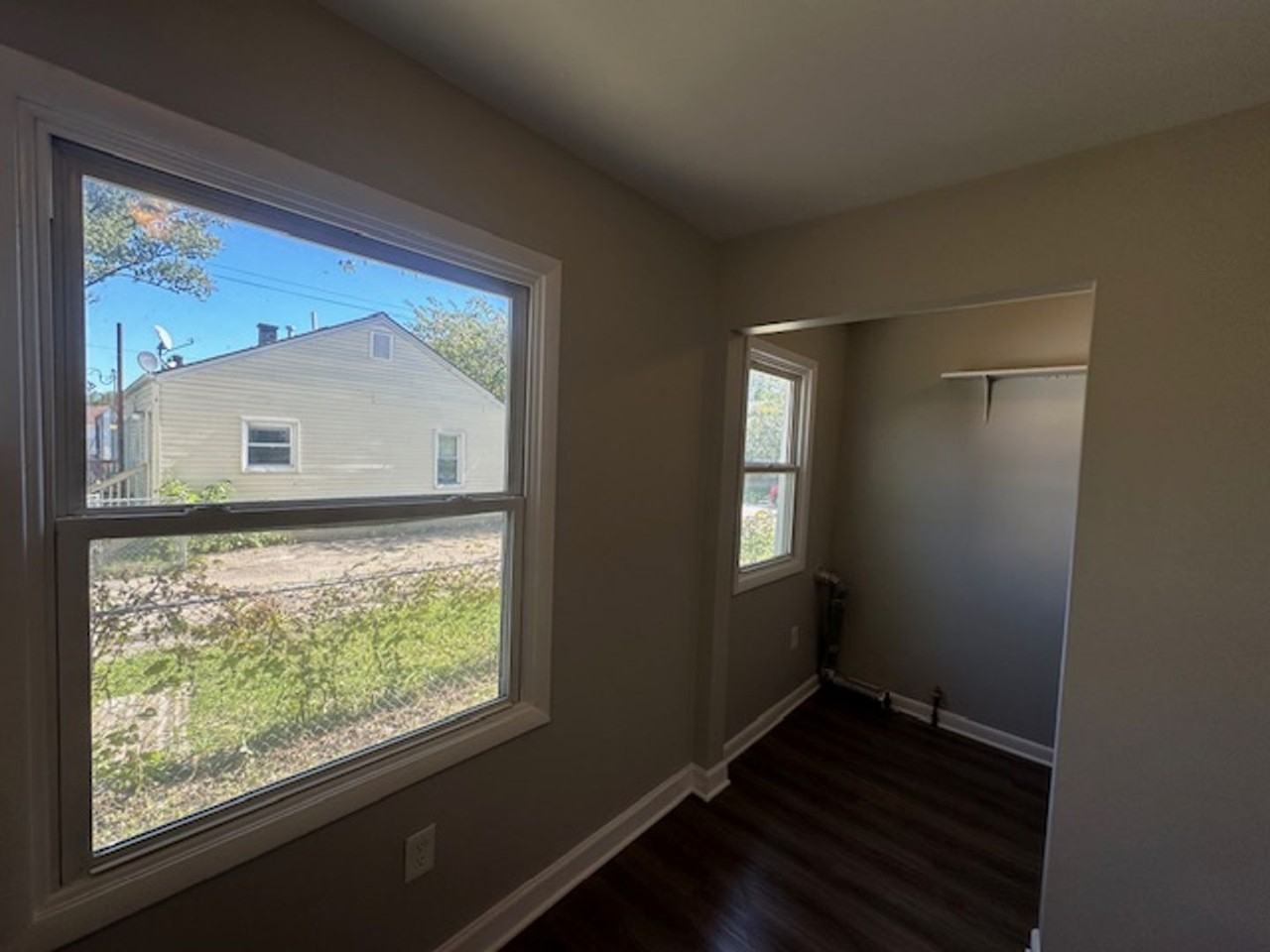 13703 Hendricks Ave - Photo 6 of 12