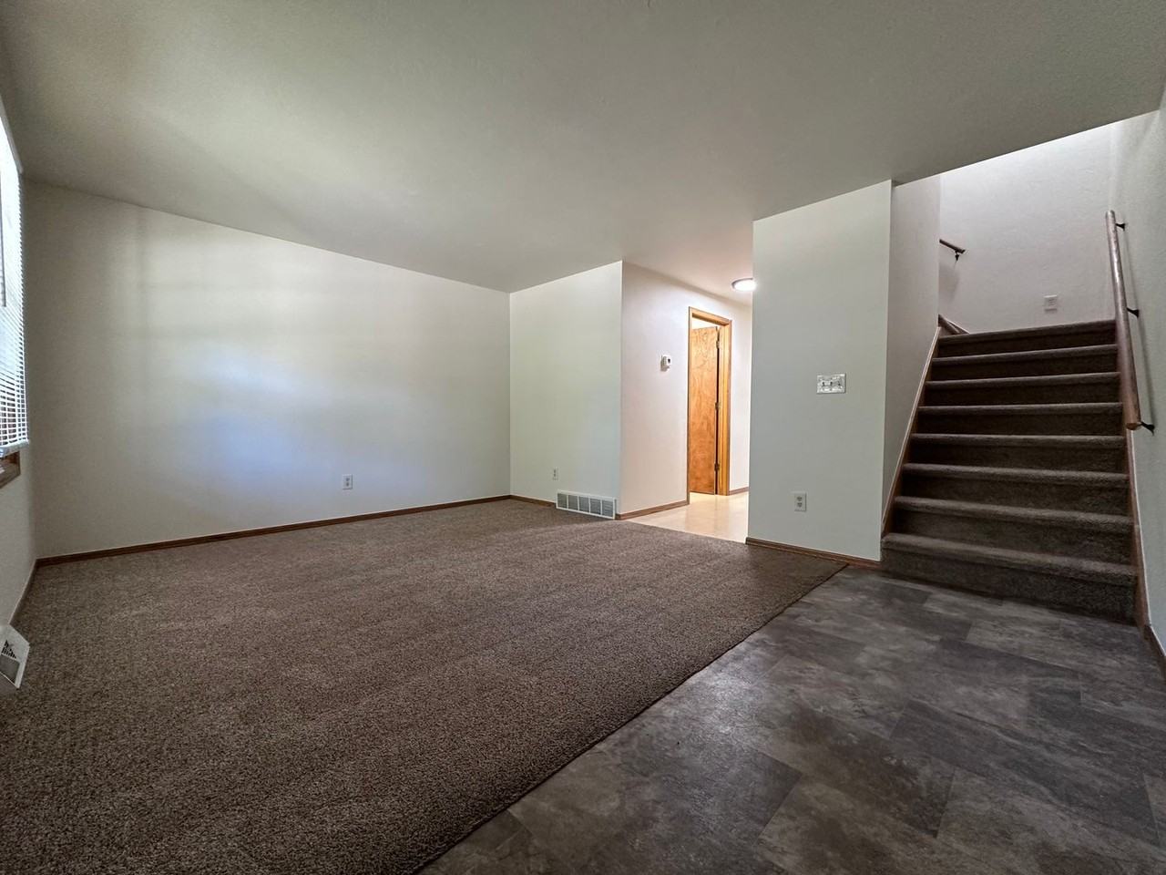 204 Reserve St - Photo 3 of 27