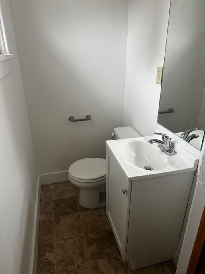 1108 Main St - Photo 3 of 10