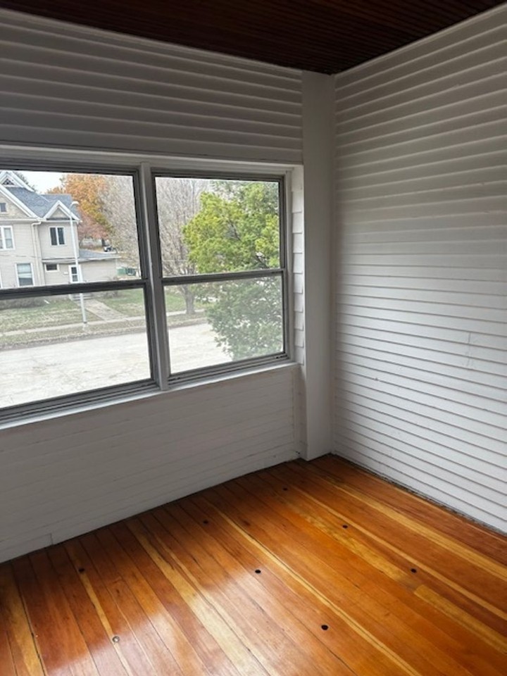 1108 Main St - Photo 7 of 10