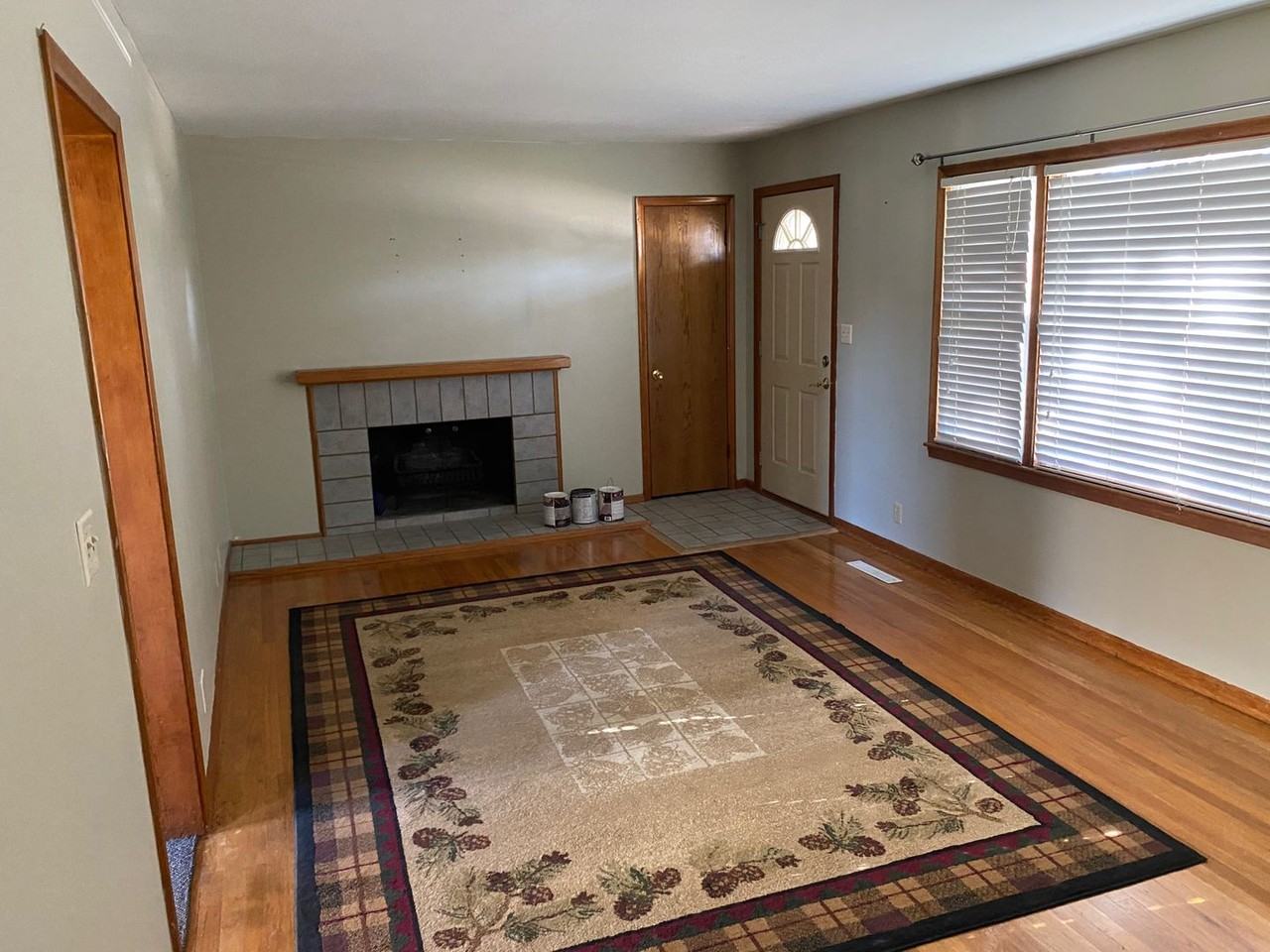 2512 Lamar Ave - Photo 2 of 10