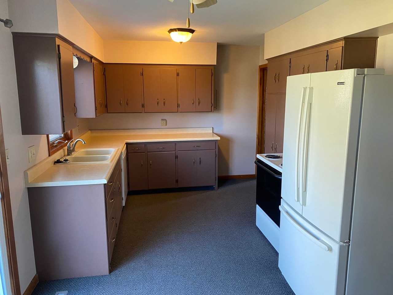 2512 Lamar Ave - Photo 3 of 10