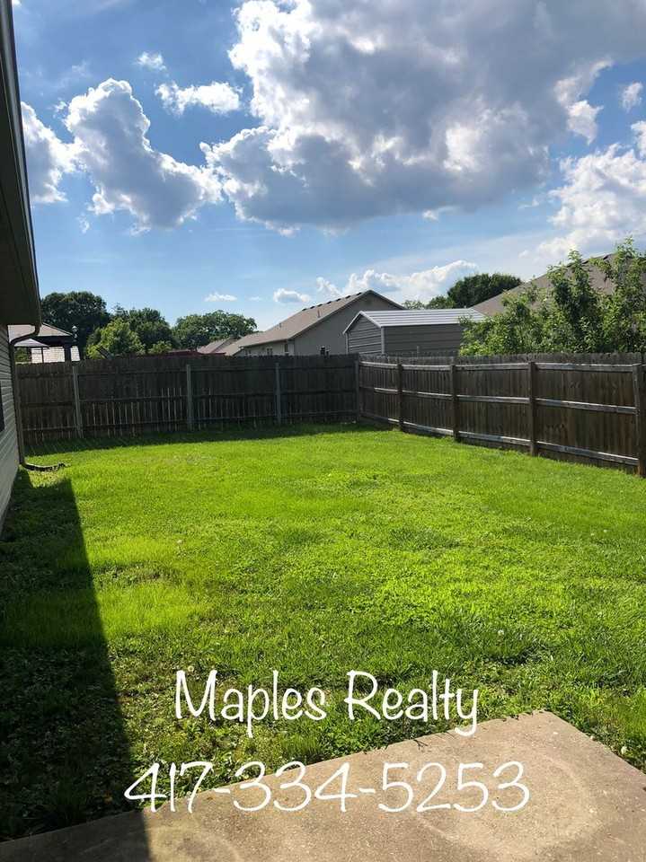 131 Scotch Pine Ct - Photo 2 of 20